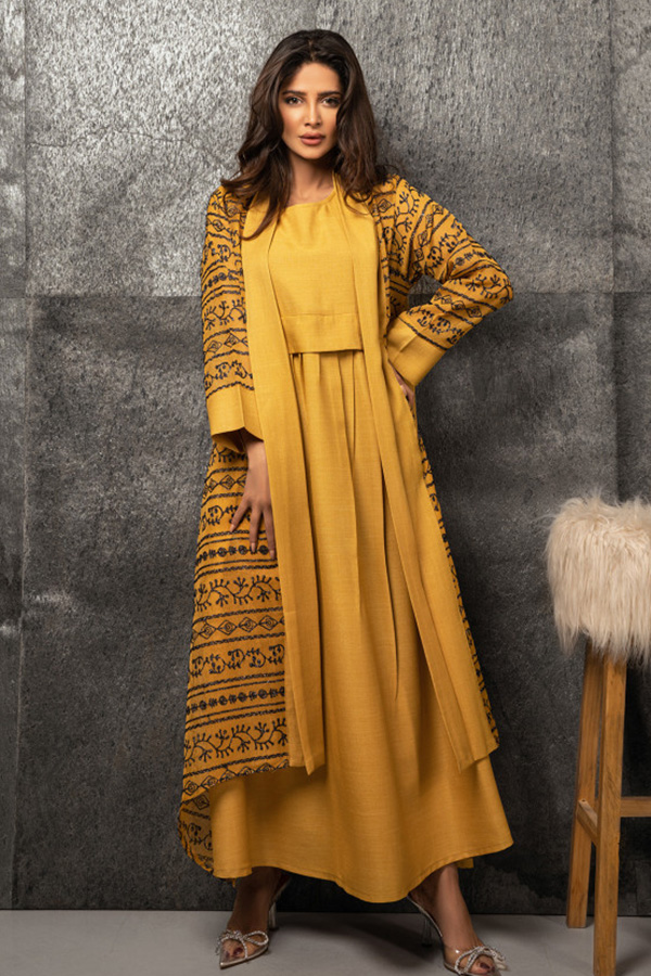 جلابية قطعتين مطرزة باسود