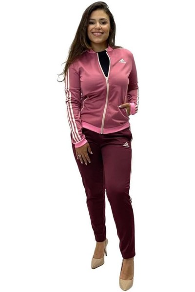 ملابس رياضية نسائية