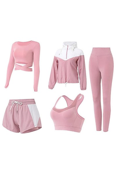 ملابس رياضية نسائية